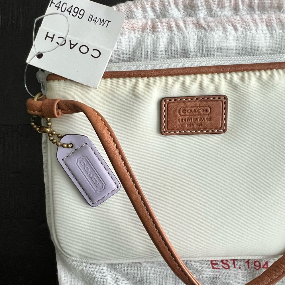 COACH • Hampton’s Weekend Collection Wristlet